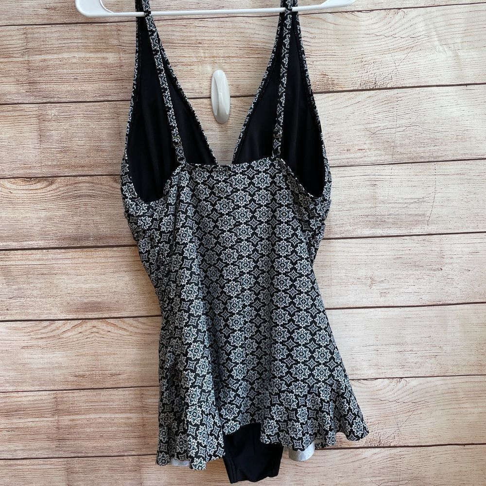 ‎SHORE SHAPES SWIMDRESS IN BLACK AND WHITE PRINT - Picture 7 of 7